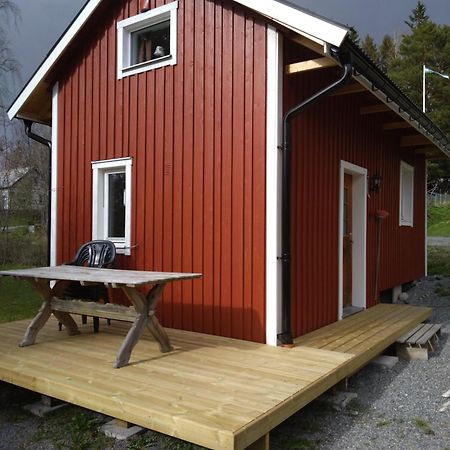 Nyrenoverad Charmig Gaeststuga Med Sovloft I Jaerpen Jarpen Esterno foto