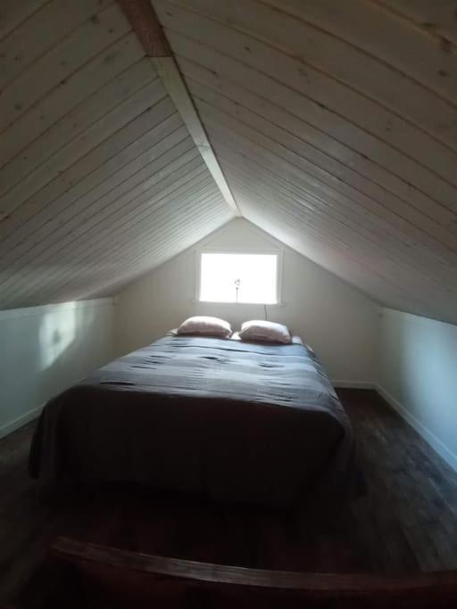 Nyrenoverad Charmig Gaeststuga Med Sovloft I Jaerpen Jarpen Esterno foto
