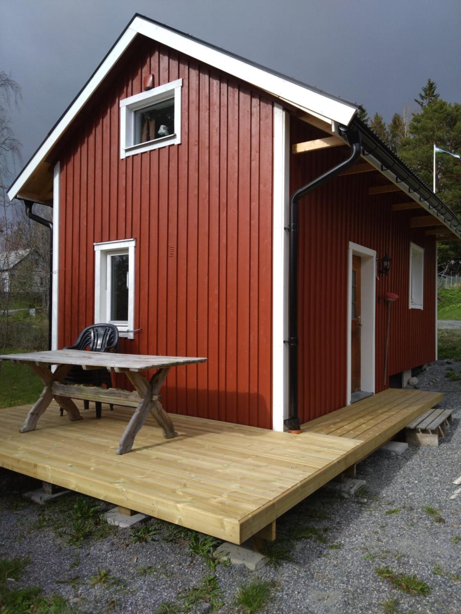 Nyrenoverad Charmig Gaeststuga Med Sovloft I Jaerpen Jarpen Esterno foto